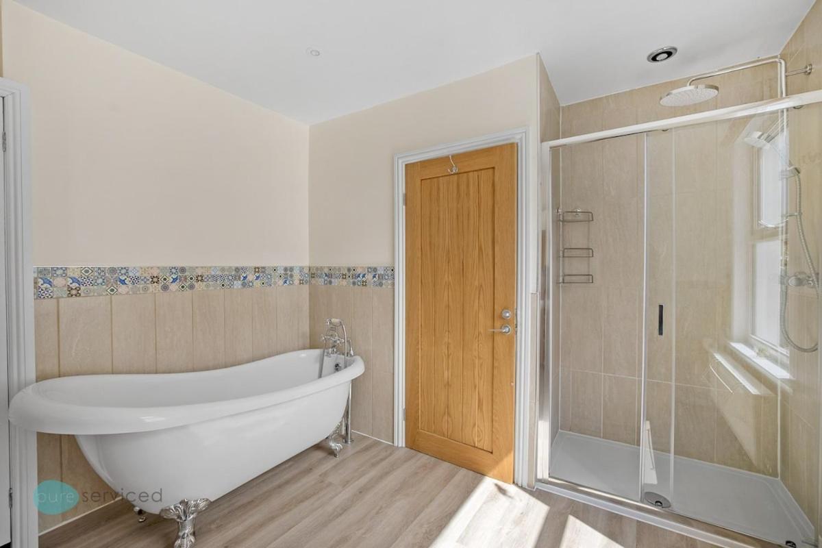 3 Bed - Admiralty Retreat By Pureserviced Holiday home