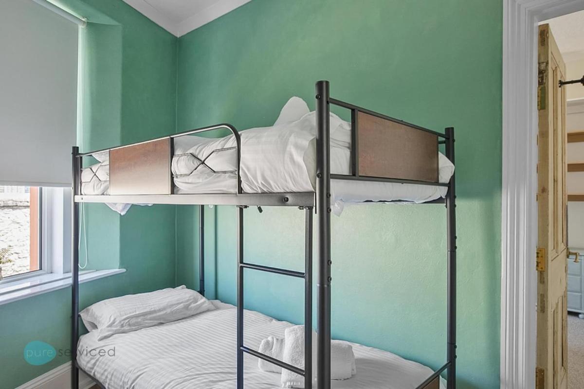 3 Bed - Admiralty Retreat By Pureserviced Holiday home *